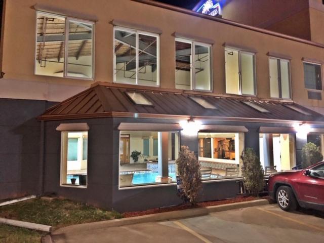 Robinson Inn And Suites Exterior photo