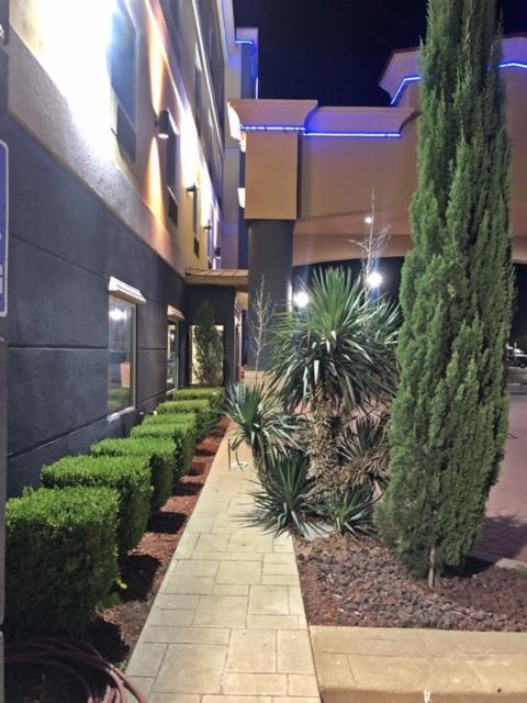 Robinson Inn And Suites Exterior photo
