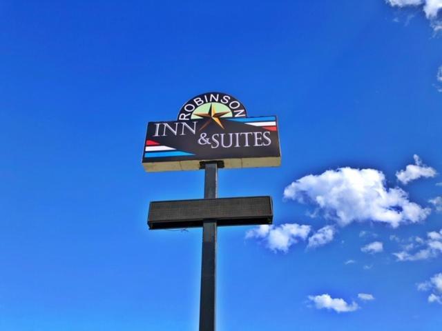 Robinson Inn And Suites Exterior photo